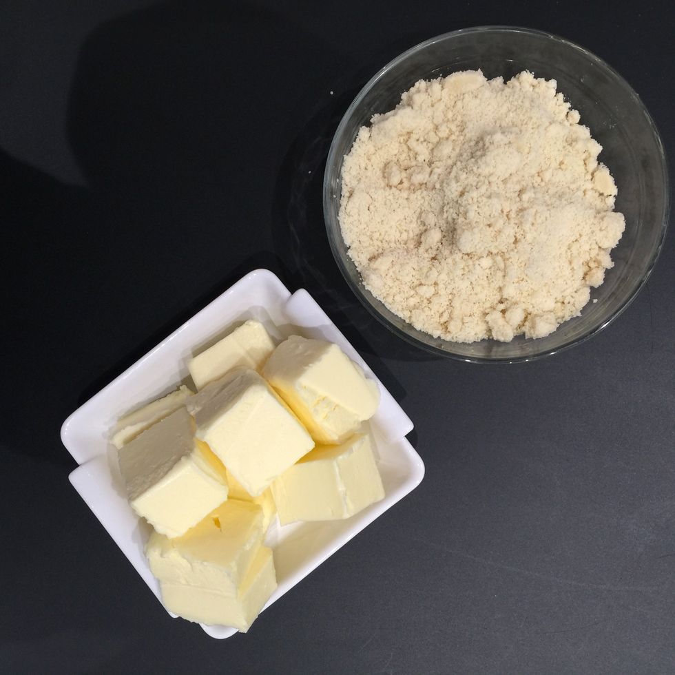 The butter and the almond flour. The filling is ready