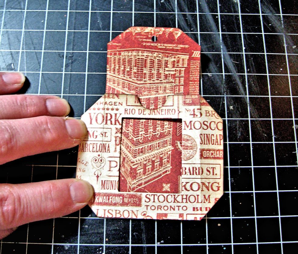 The die automatically cuts out the window and adds crease lines. Simply fold along the crease lines.