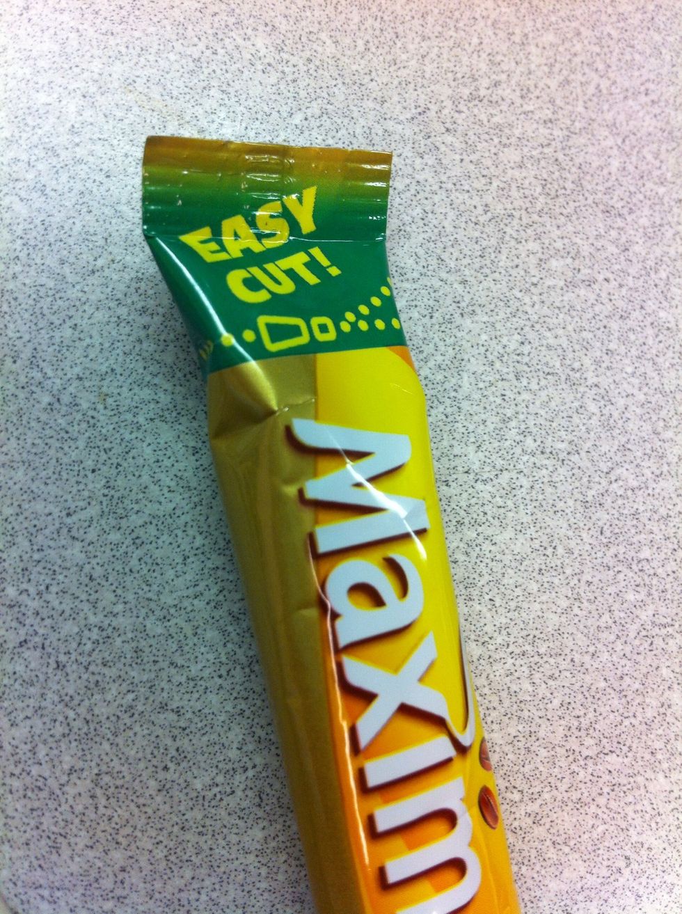 The directions to open the packet are in English. Great!