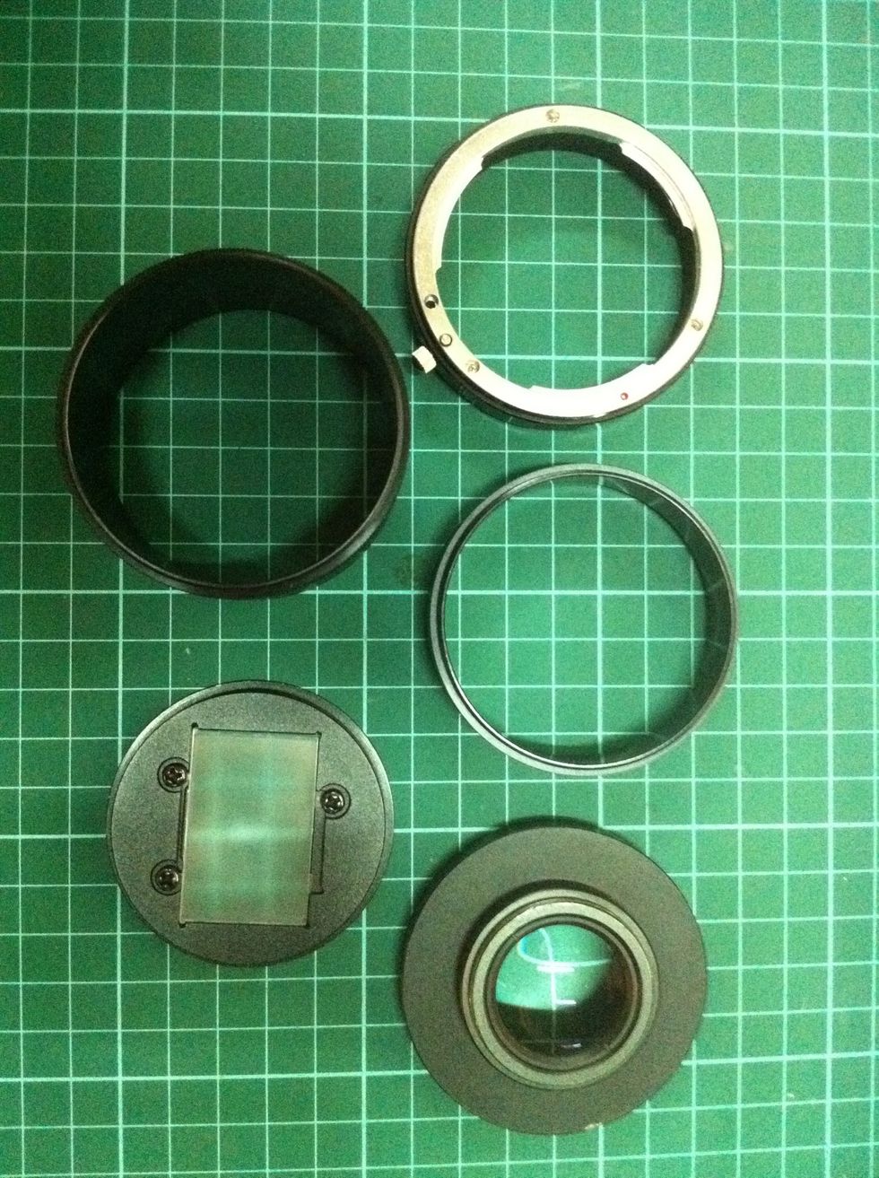 The DOF adapter consists of 1 x macro lens 1 x short tubular case 1 x gg holder 1 x focusing screen 1 x long tubular case 1 x canon EOS mount and attached in that order.