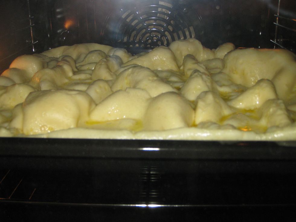 The dough starts rising; break the bubbles carefully with the help of a fork, to avoid them rising too much and burning on the surface.