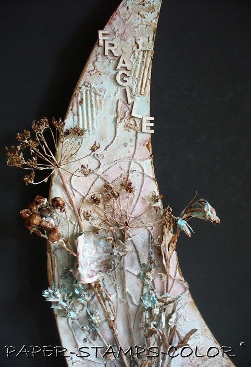 The edges were accentuated with Chocolate Sorbet by dabbing it on with a finger.