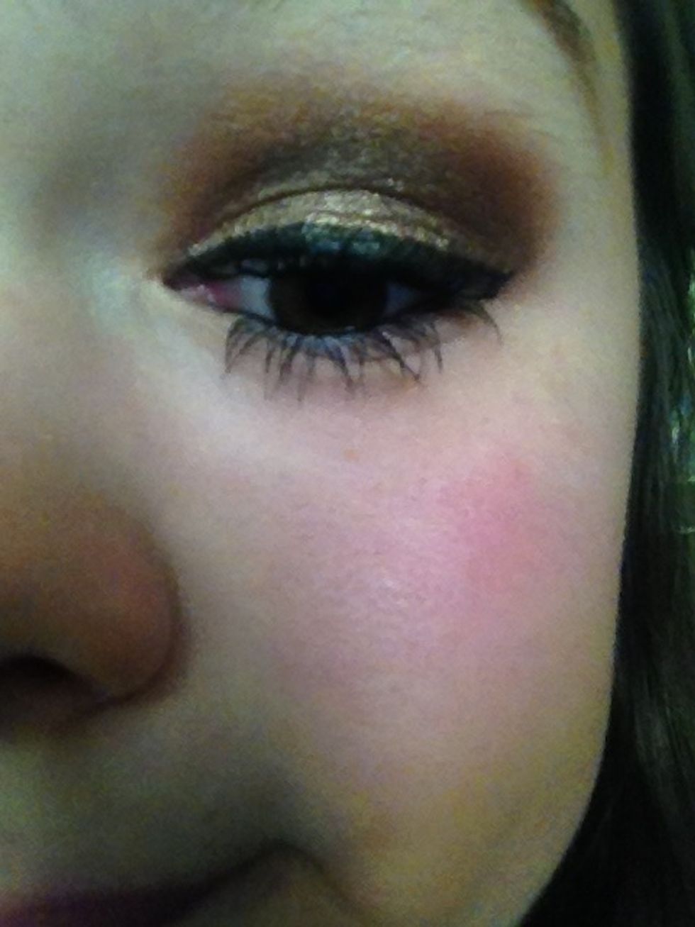The eye makeup will look something like this!