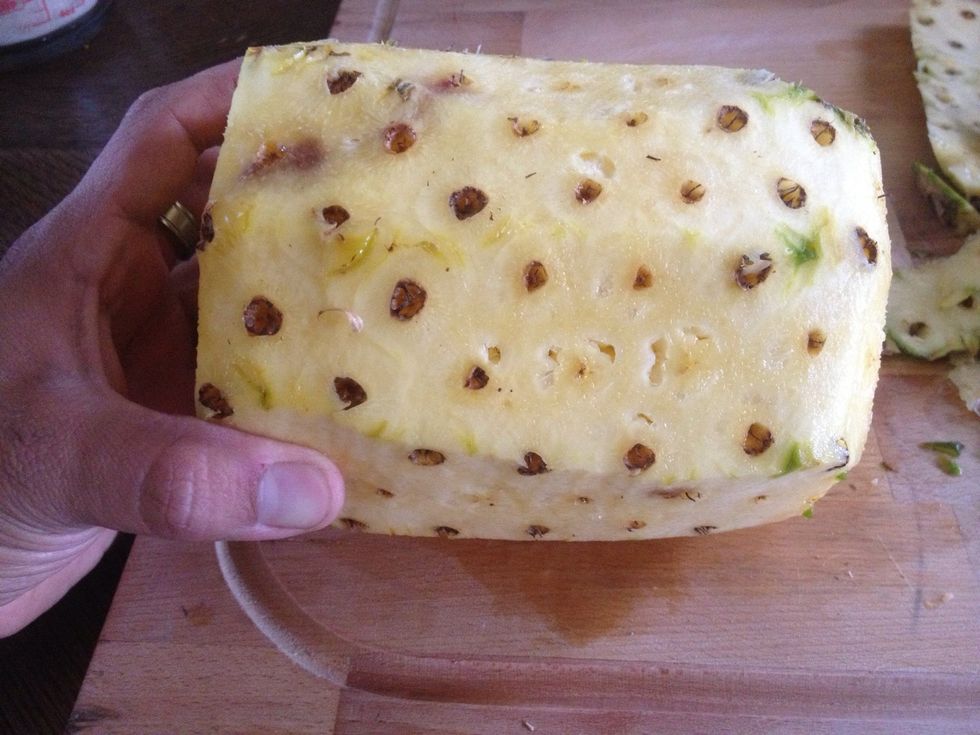 The eyes run in a diagonal pattern from top to bottom. We will follow the natural pattern to remove the eyes.