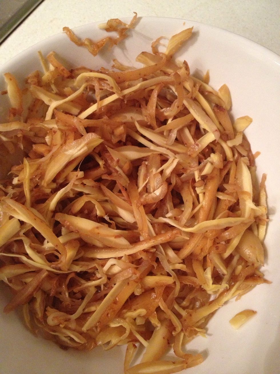 The fingerroots are very good for you, if u have gassy tummy. It's also popular in Thailand, to have it as a cold cure. (It clears ur nasal). Shred the roots.