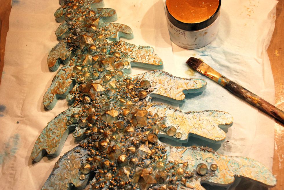 The finishing touch, dry-brush the whole Tree with Sorbet Amber. When it is all dry add little Christmas lights.