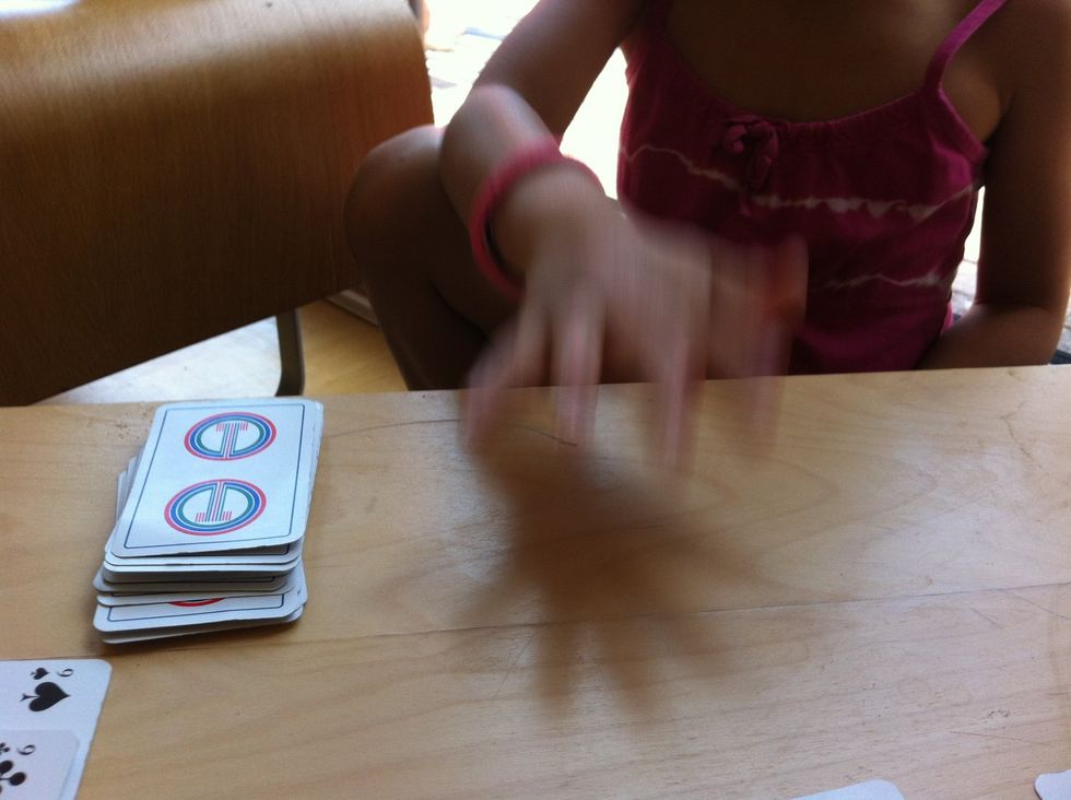 The first player that finishes all their piles has to hit the table and say " Jallajalla". Then they win.