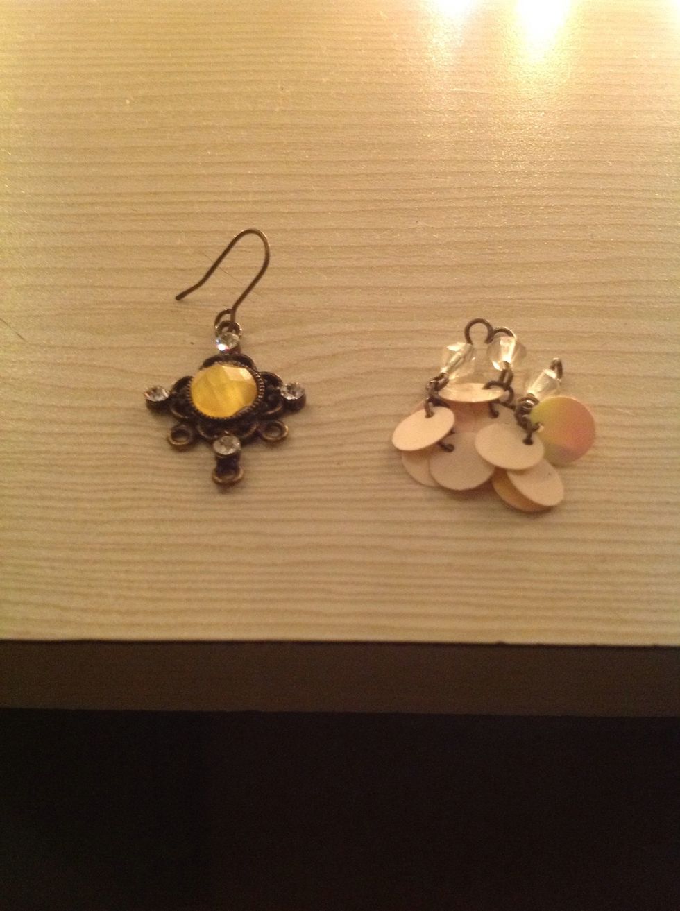 The first thing I did was that I detached the hanging part of the earrings with the help of the pliers. (You need to detach any undesirable part of the earrings).