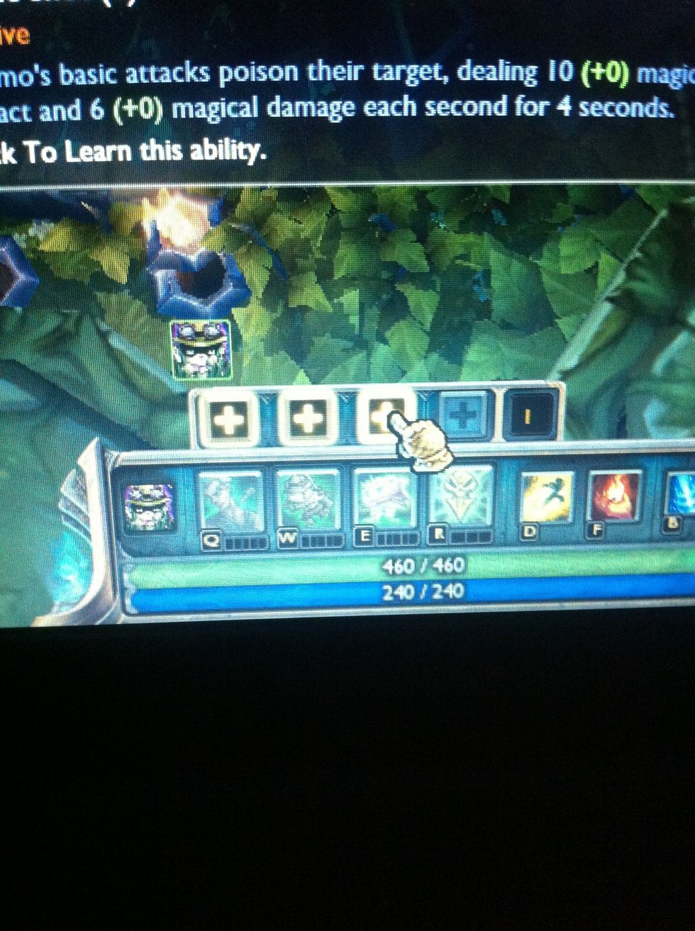 The first thing to do, is to buy E! It's a toxic shot Which damage the enemy for about 4 seconds.