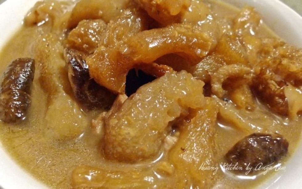 The fish maw is braised over low heat to give it a slight chewy texture. The braised sea cucumber soaks up all the lovely braising sauce. The pork tendon is so soft that it almost melt in your mouth.