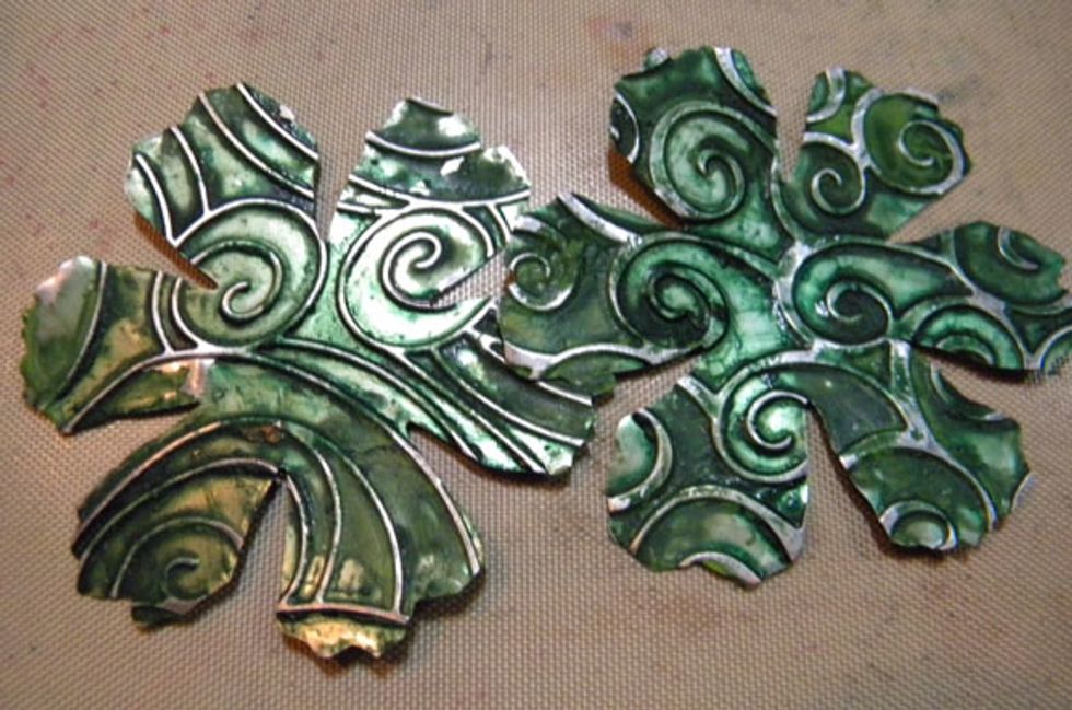 The flower on the left is sanded, while the right is not. It makes a big difference, so don't forget this step!