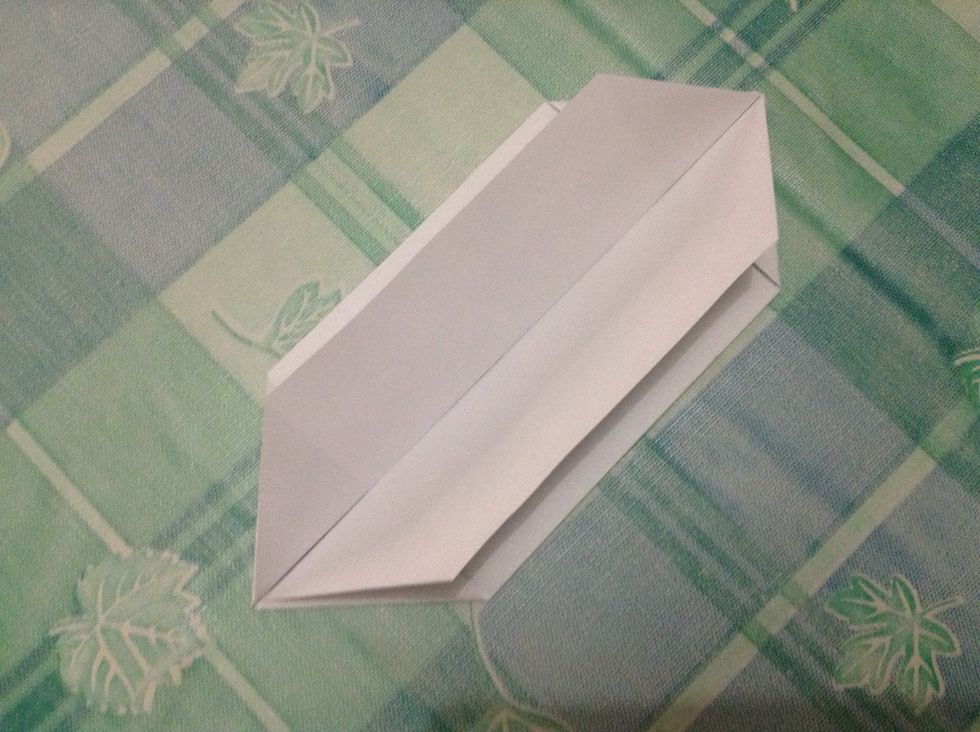 The folded paper should now look like this, flat with a slit at the center.