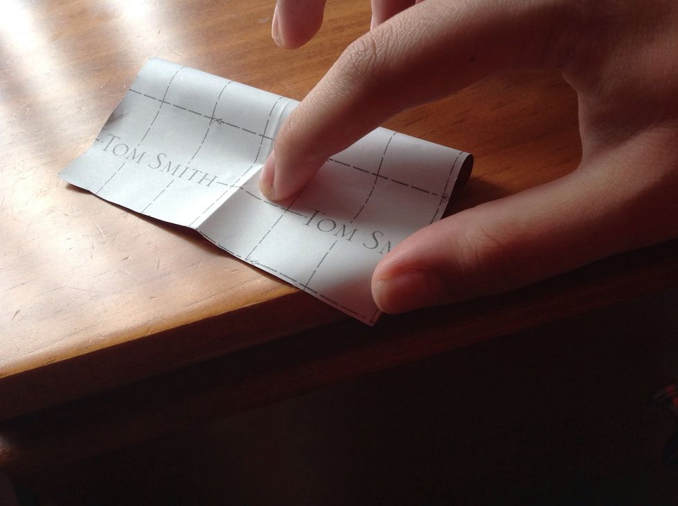 The following folding steps are important, so do them properly: Fold the paper in half horizontally and vertically, with the colored side facing in.