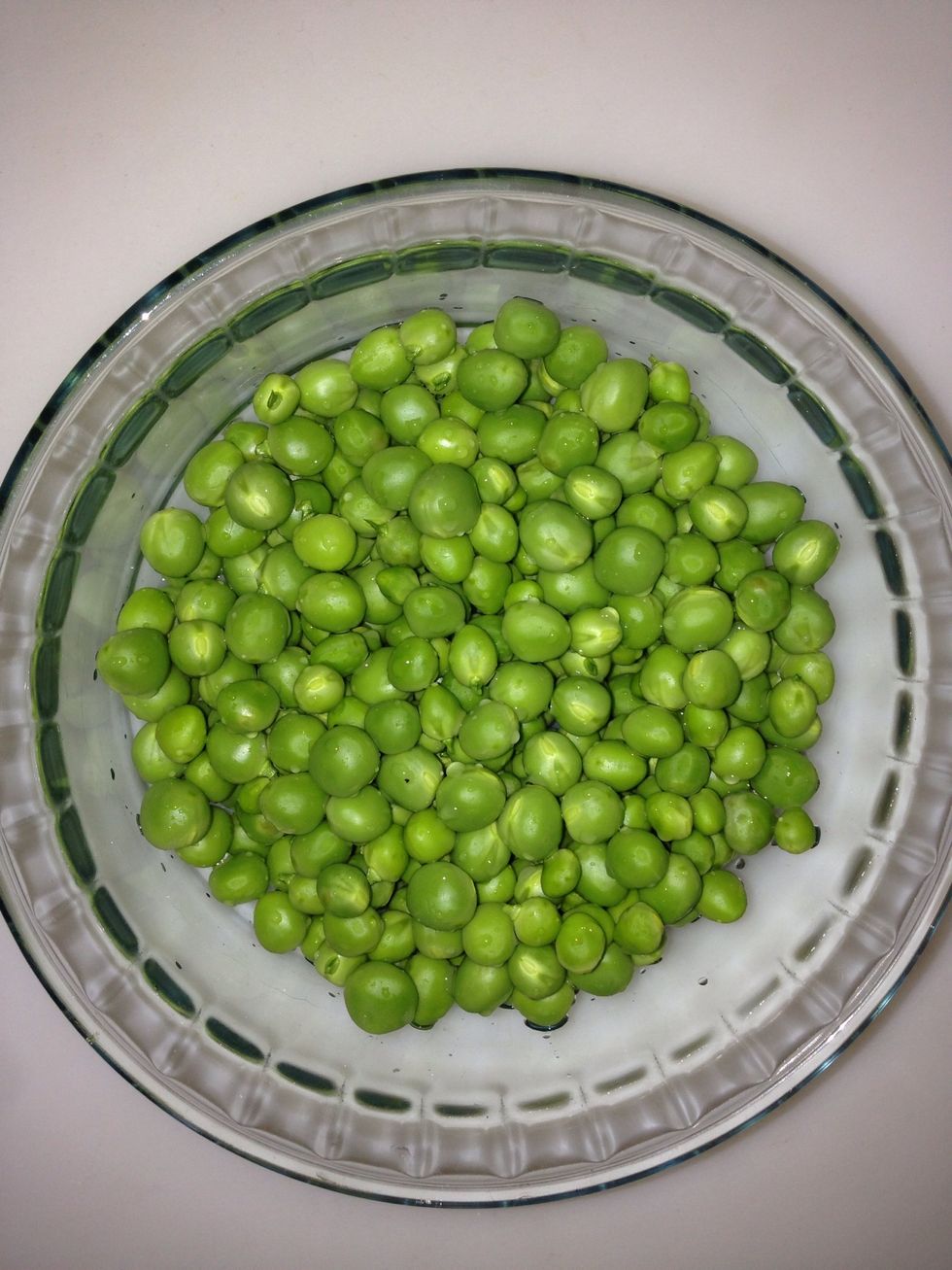 The fresh sweet peas almost 200 gms