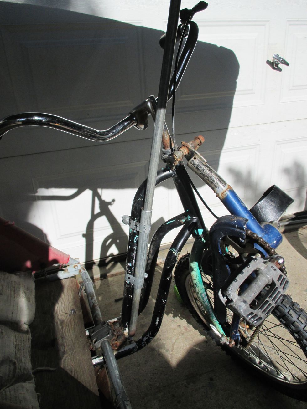 The front upright is off-set to the left slightly, to allow the steering to clear the post on tight corners. Again, clamped with plumbers tape and a bolt, at top and bottom.