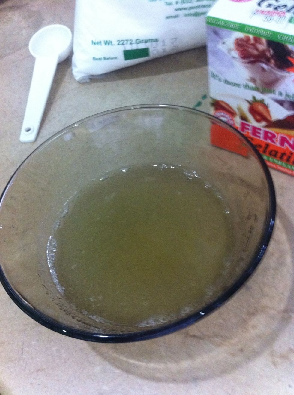 The gellatin diluted in cold water.