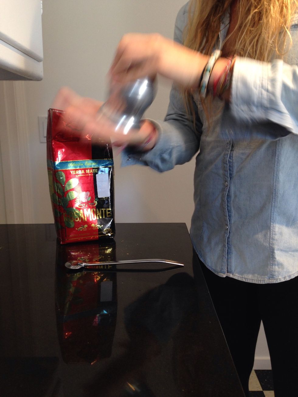 The goal is to separate the powder, leaf & stems (palos) to create a natural filtration so that your bombilla doesn't get clogged