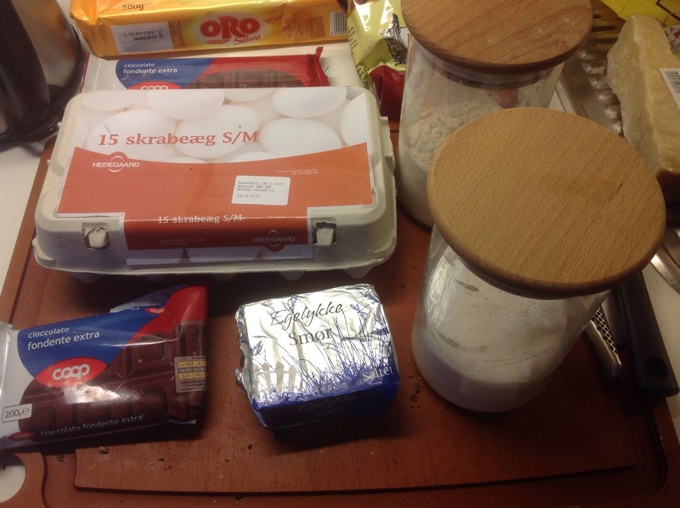 The ingrediens you need in a picture. This portion makes about 12 cakes.