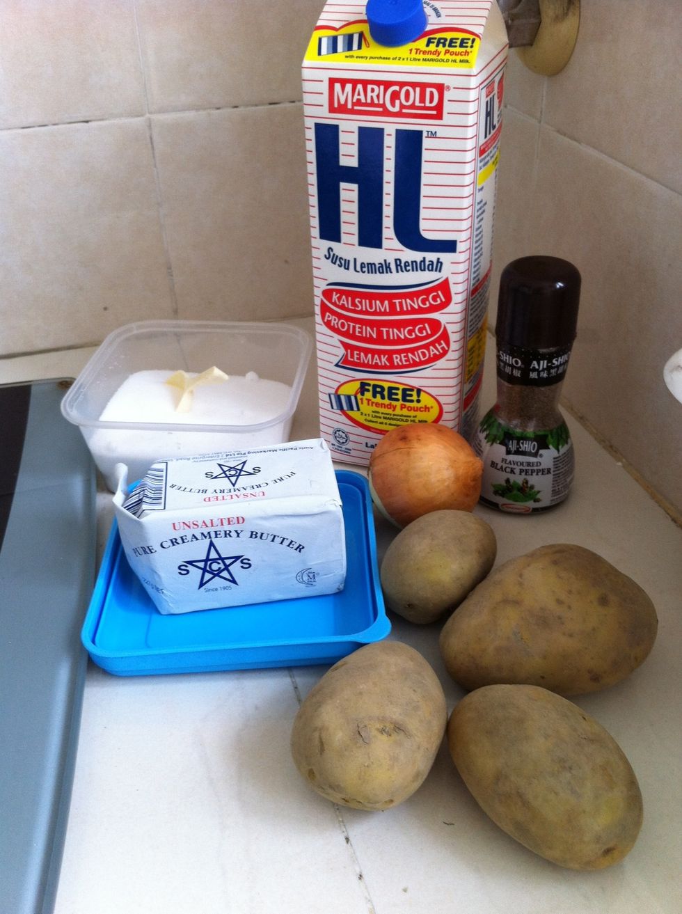 The ingredient : milk, salt, pepper, potatoes , butter