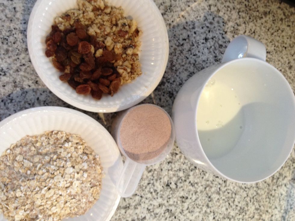 The ingredients! Don't forget to crush the nuts for better texture and mixture. (depending on the nuts you chose)