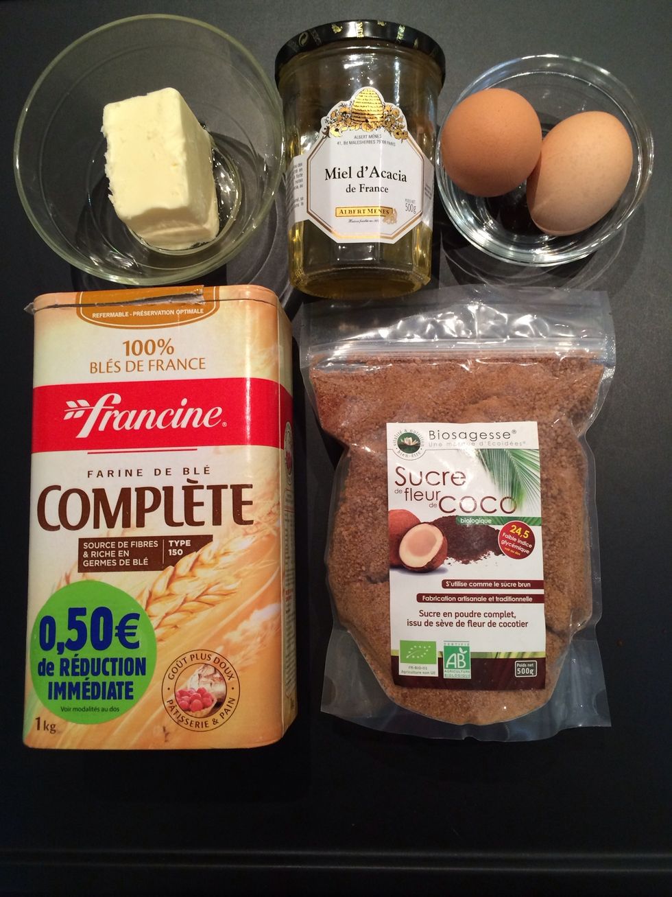 The ingredients: flour, butter, sugar, honey and eggs
