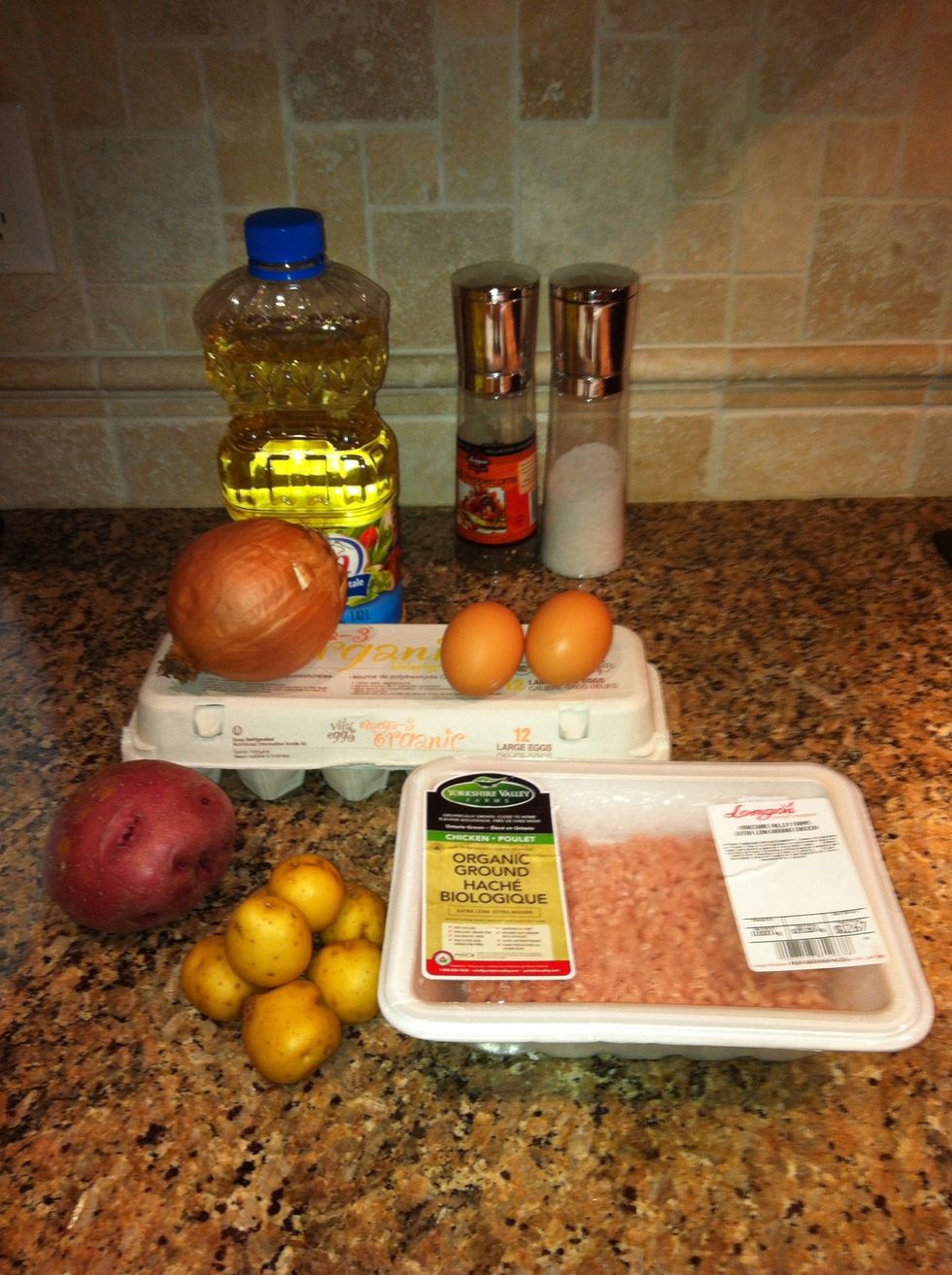 The ingredients:  Onion, large red potato, medium yellow potato ( I only had mini yellow potatoes at home so I used that instead), 1/2 kilo (~1.1 lbs) ground chicken (or minced breast), S&P and oil.