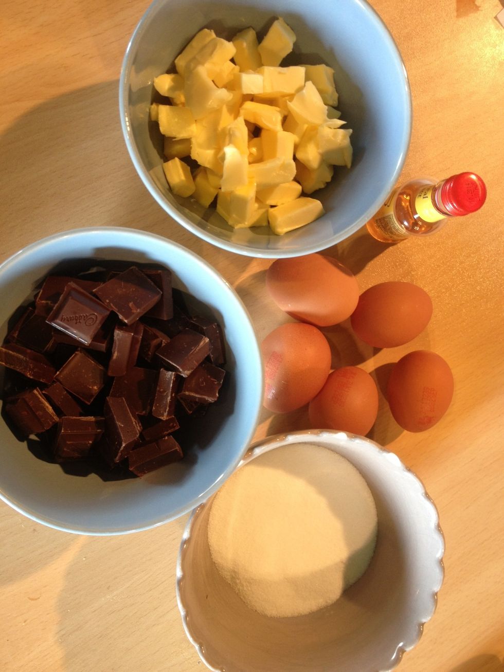 The ingredients: you need everything at room temperature. Chop the chocolate and dice the butter.