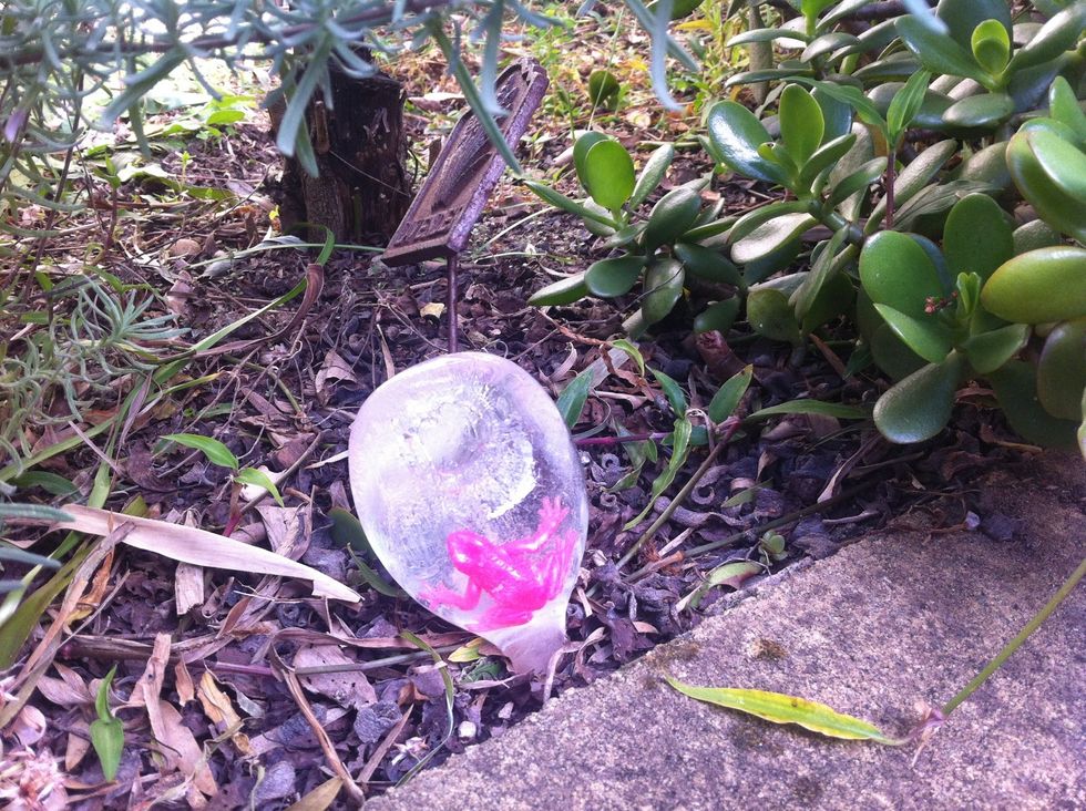 The kids will have a ball looking for the frozen eggs and will excitedly await the reveal of their animal as the ice melts to release it. Even adults will be impressed with the novel idea of this game