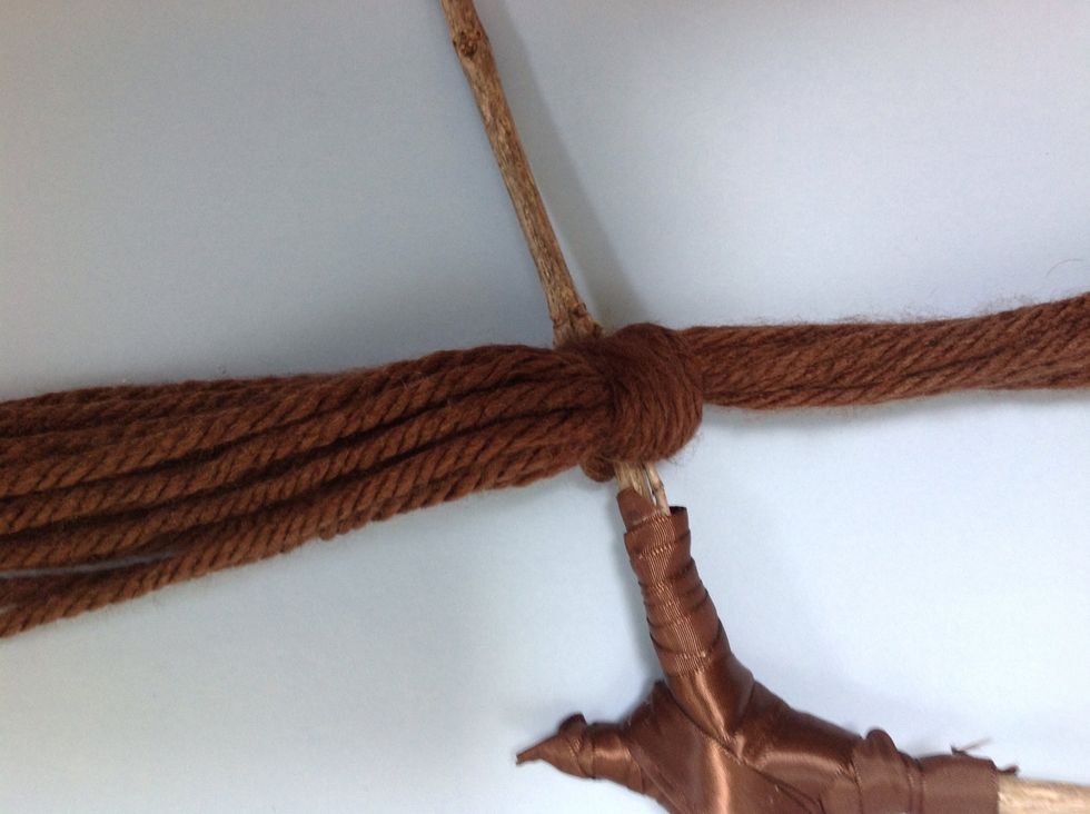 The knot will look like this. the yarn should be taut.