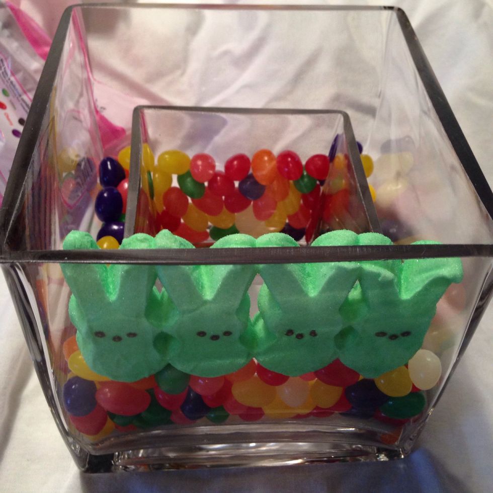 The large vase is the perfect width for a single row of 4 peeps. Make sure your ears do not pass the edge of your vase. If so, remove some jellybeans. Place peeps on all 4 sides of your vase.