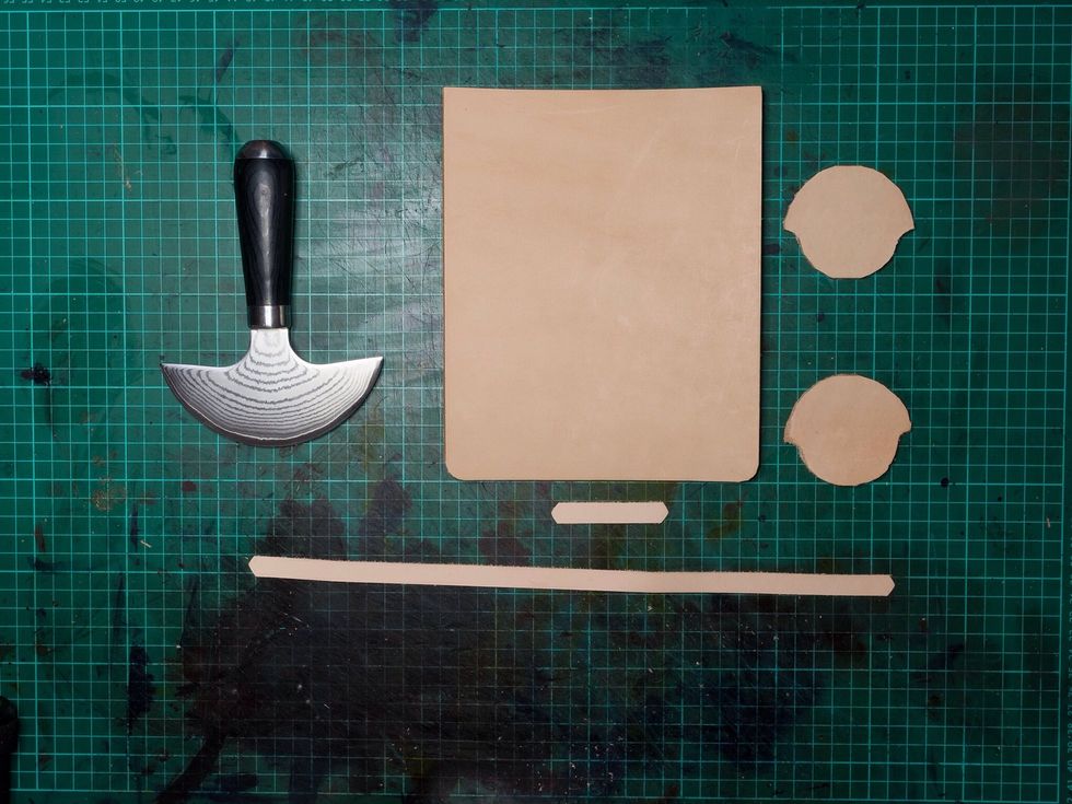 The main part is 16.8cm x 21cm with one side having the rounded corners. Two parts for the sides have to be cut with an outer radius of about 6.8cm and an inner radius of about 5.4cm.