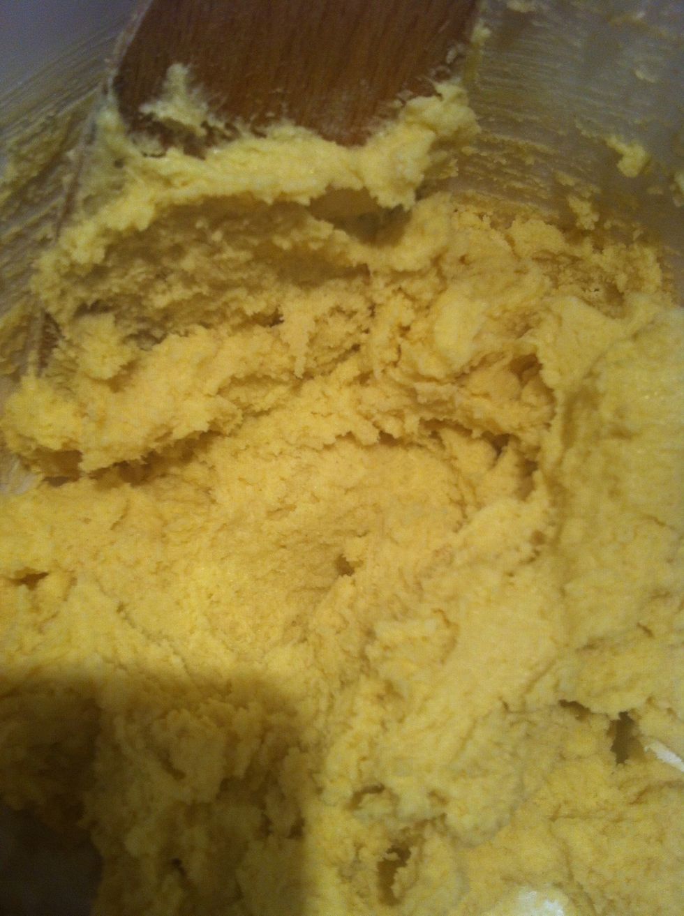 The mixture should look like this, it looks abit dry but that we shall sort. Add 1 tablespoon of milk if mixture is too dry.