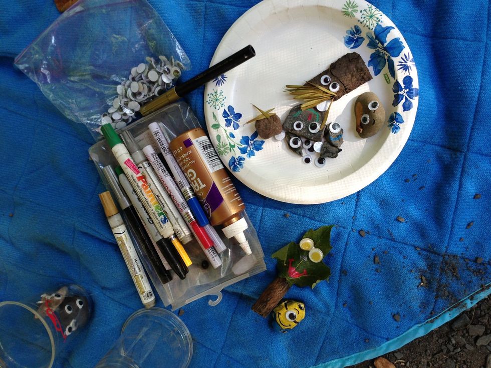 The Moms brought lots of markers, lots of google eyes and tacky glue. Paint markets are the best! I give total credit to my creative daughters Heidi & Gretchen... Both great mommies.