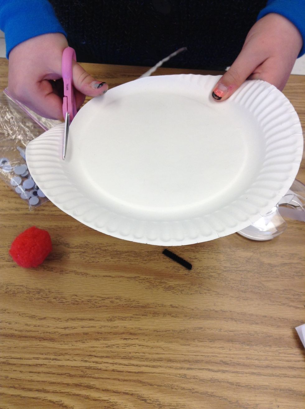 The next step, is using the big plate for the body, you will cut a circle like before.