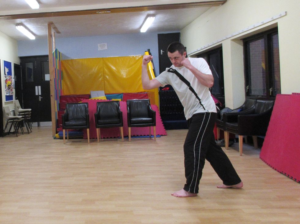 The non punching hand is used to guard the side of the face, usually against hook punches. I should try not to overlean, to maintain power and stability.