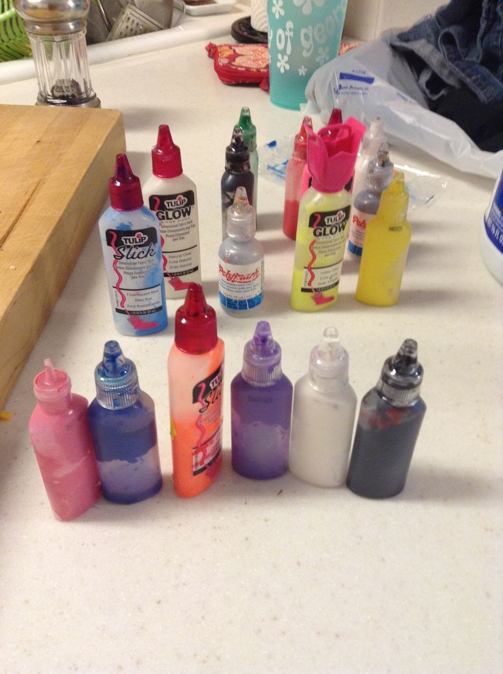 the ones in the front are more ideal colors, purples and blues, as well as orange and pink. white and yellow are used for stars. make sure you have black incase any color bleeds outside your tape
