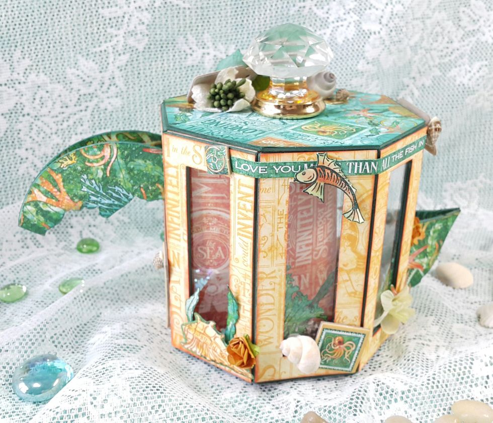 The other side of the teapot.