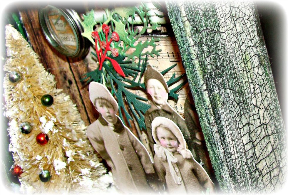 The outside was painted with Sorbet Parakeet then crackle medium was applied and once dry the Velvet Tuxedo was applied and wiped off to fill in the cracks.