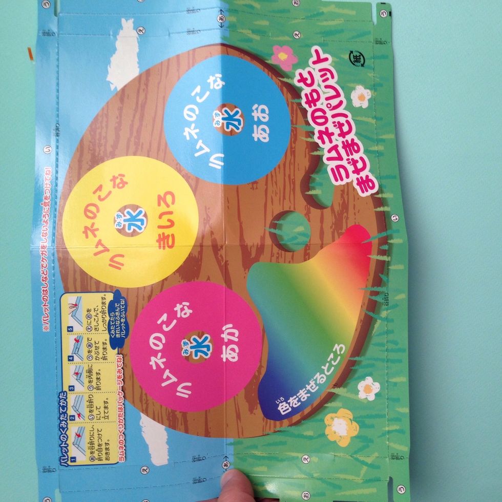 The package also comes with this little cardboard mat- it's like a mixing pallet
