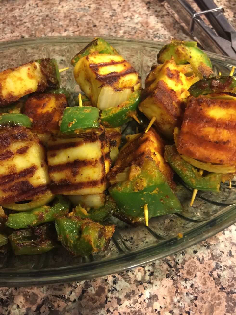 The paneer should be crispy on the outside and soft on the inside.