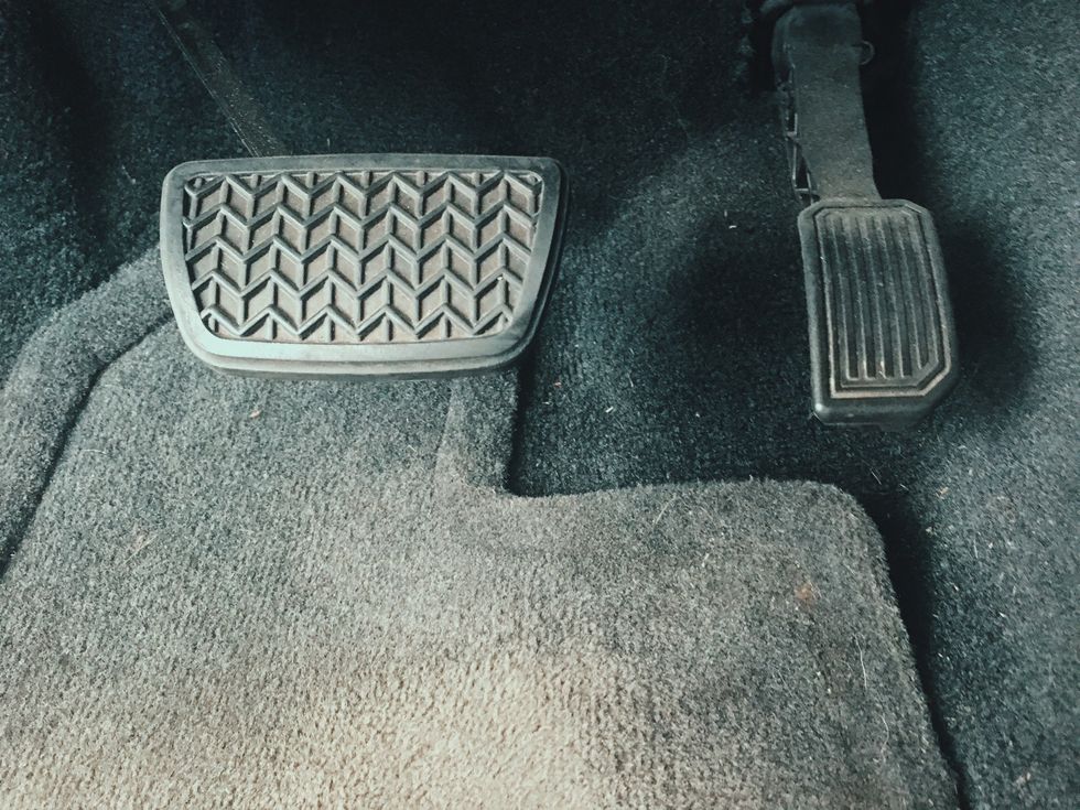 The pedals play a very important role in driving a car. The smaller pedal on the right is the accelerator, and the on the left is the break. Note that you can only use your right foot when driving!!