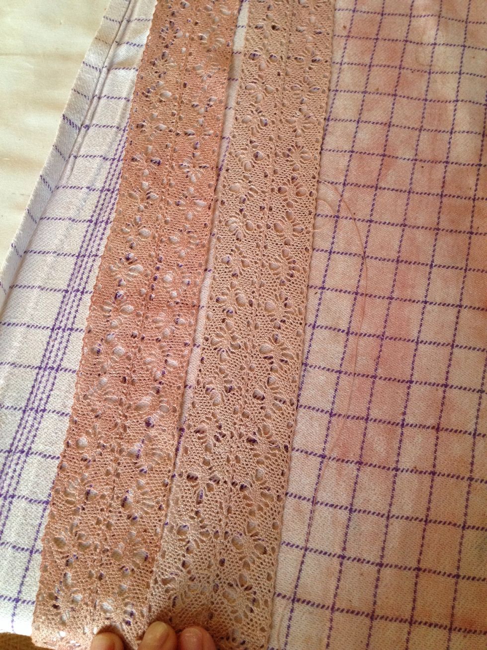 The pice on the left is the side that I ironed, on the right is the pice that was facing down, so the colour intensified in the direct contact with the hot iron.