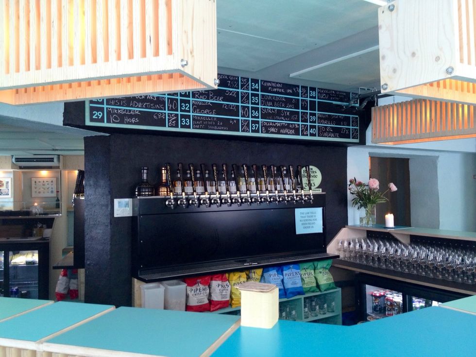 The place at Vesterbro has 40 different beers on tap. They all come either from Mikkeller or To Ol (2 Beers).