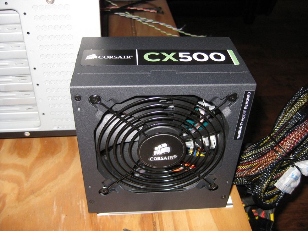 The Power Supply: for smooth operation, it is important that your psu has a 12v Single Rail design. Because a server is always switched on, I invested in an environmentally friendly one.