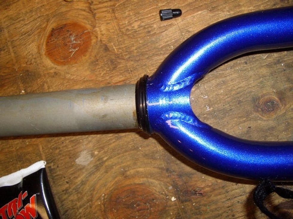 The race or headset is the white pole you have to install it into the blue pole.