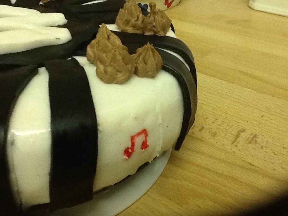 The red music note with the red cake pen