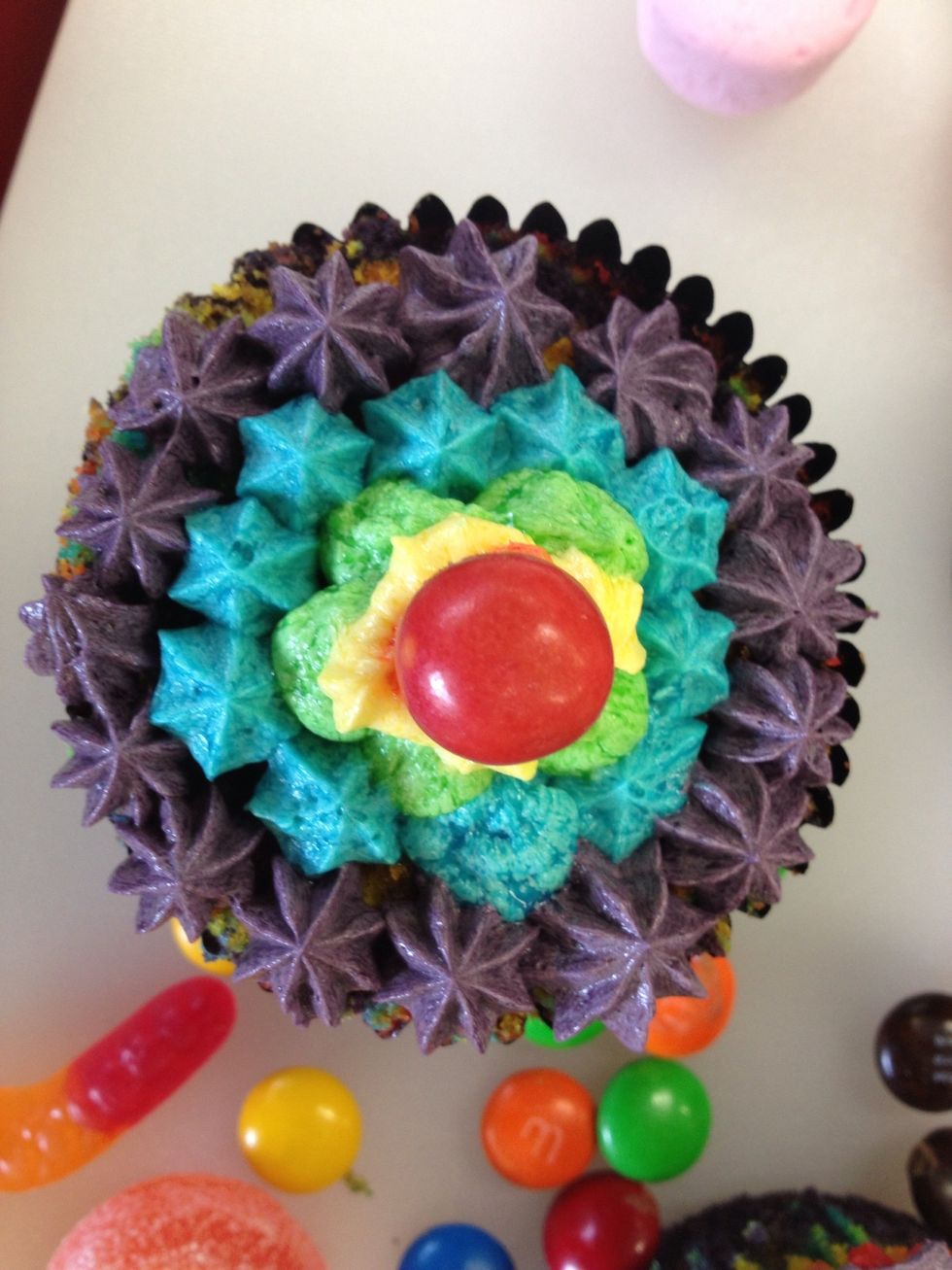 The rest of the rainbow cupcakes you can customise yourself! Have fun doing this (I sure did!)