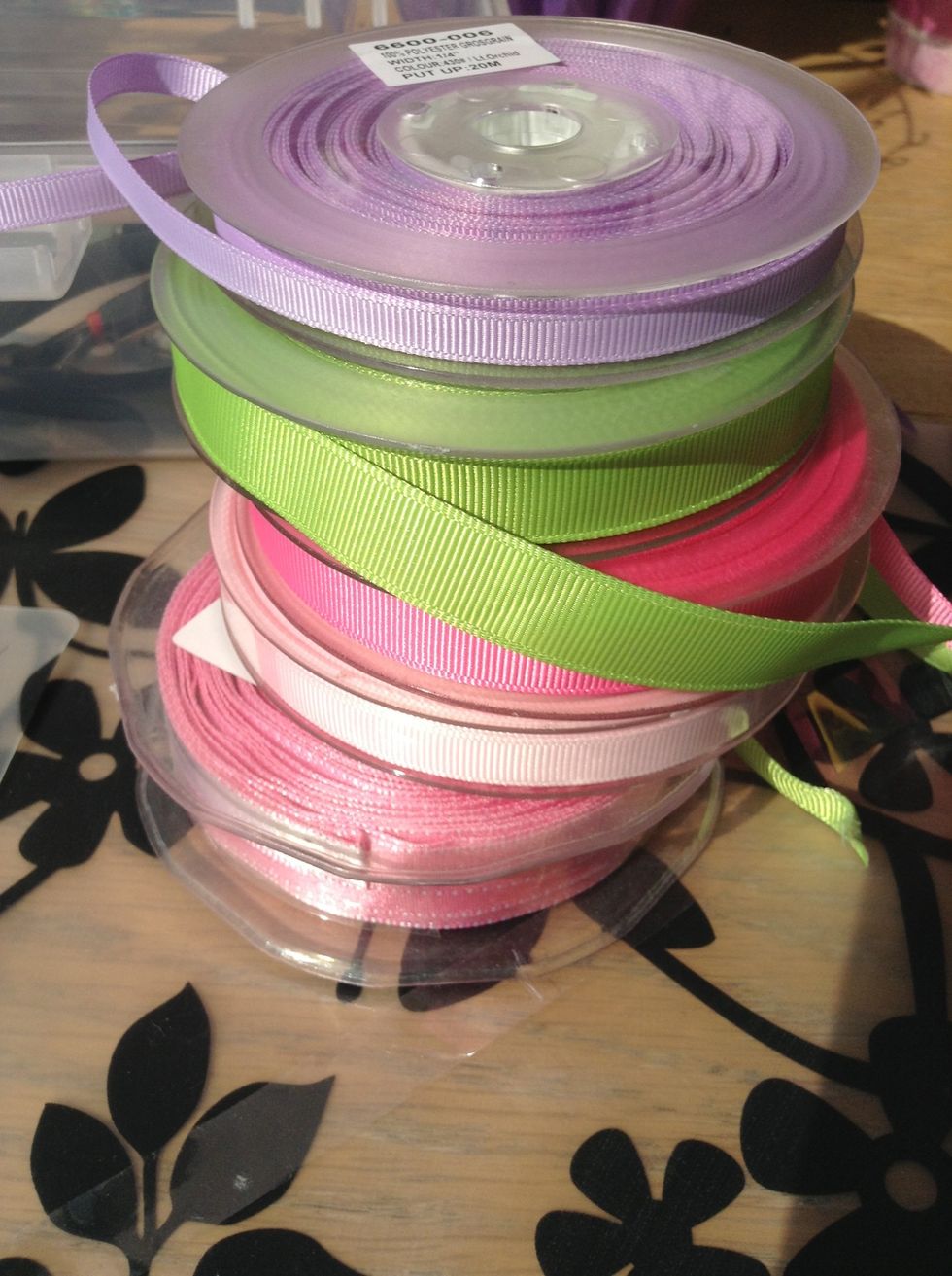 The ribbon Only choose 1 colour and the smaller the ribbon the better choose a colour 2 fit the string u have chosen