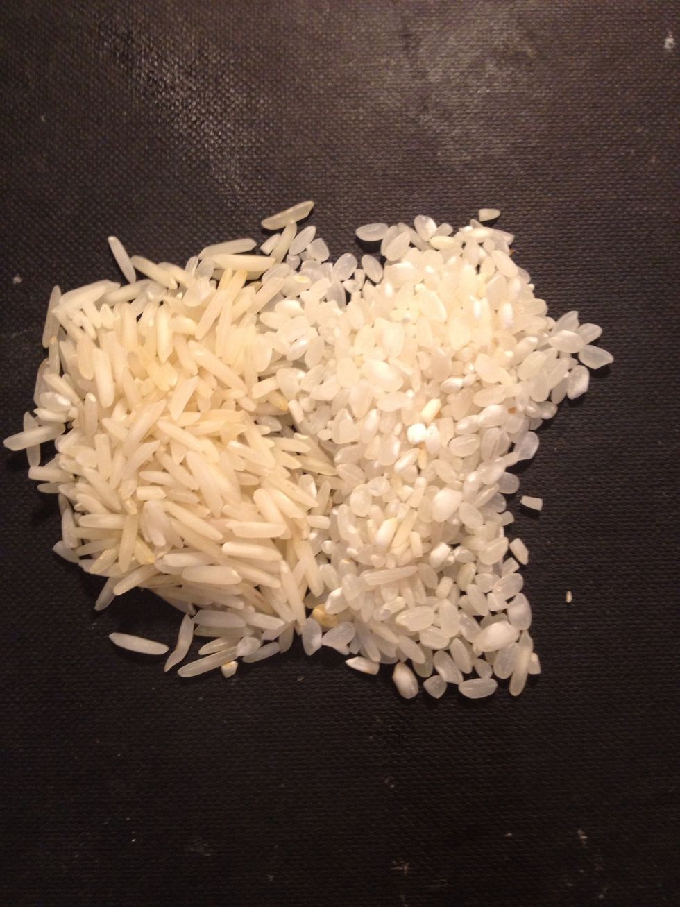 The rice on the left are basmati and on the right pudding rice. You can use risotto rice if you can't get pudding rice. You can also use basmati rice, then don't rinse them and boil longer.