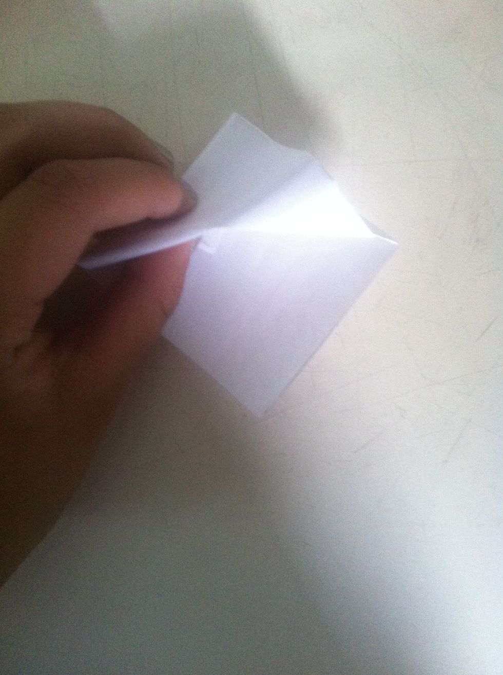 The second diagonal will be opened and slipped inside the previous positioned diagonal ...like the picture